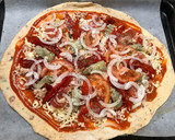 Foto del paso 4 de la receta: Pizza con masa de aceituna negra y tomate seco con un toque ahumado