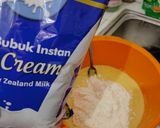 Foto langkah ke 2 dari resep Roti Goreng Crispy Sederhana Tanpa Mixer.