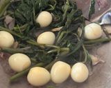 Foto langkah ke 3 dari resep Cah Kangkung Telur Puyuh.