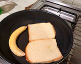Foto langkah ke 3 dari resep Roti Pisang Panggang Keju dan Meses.