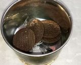 A picture of step 2 of Sesame and Oreo biscuit custard.