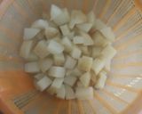 Foto del paso 1 de la receta: Pollo con papas y calabacines en salsa de jitomate
