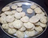 A picture of step 8 of Indori danthal kachori.