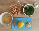 Foto del passaggio 1 della ricetta Risoni con pesto di aneto, basilico e pinoli vegan