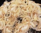 Foto del paso 4 de la receta: Chuletas de cerdo al marsala con ensalada tibia
