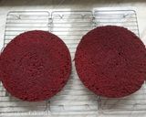 Epres fehércsokoládés-mascarponés vörösbársony torta recept fázis 7 fotója