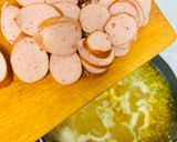A picture of step 6 of Pea soup with chicken and smoked sausage.