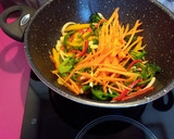 Foto del paso 3 de la receta: Wok de verduras y tallarines