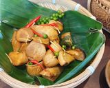 Hình bước làm 2 của món Nấm đùi gà kho gừng tiêu xanh