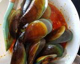 Foto langkah ke 4 dari resep Kerang Hijau Saus Padang.