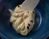 Foto langkah ke 2 dari resep Roti Kismis Manis.