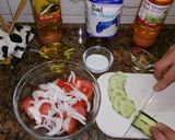 Foto del paso 3 de la receta Ensalada de tomate pepino y cebolla