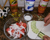 Foto del paso 3 de la receta: Ensalada de tomate pepino y cebolla