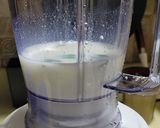 A picture of step 1 of Thandi Thaar Namkeen Lassi.