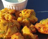 A picture of step 4 of Moong daal pakora.