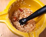 Foto del paso 3 de la receta: Acelgas fritas con picatostes