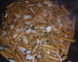 Foto del paso 2 de la receta Revuelto de habichuelas con j.cocido