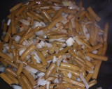 Foto del paso 2 de la receta: Revuelto de habichuelas con j.cocido