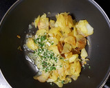 Foto del paso 5 de la receta: Salchichas al Vino con Patatas Pegotòn