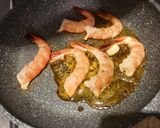 Foto del paso 2 de la receta Espaguetis integrales al pesto con gambón