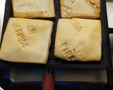 Foto del paso 1 de la receta: Omelette con queso y lechuga en pan tostado