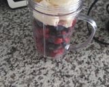 A picture of step 4 of Healthful Banana Berry Smoothie.