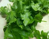 Foto del paso 3 de la receta: Papas chicas o papines a la provenzal (salteados y aplastados)