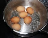 Foto del paso 1 de la receta: Croquetas de pollo y huevo duro