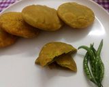 A picture of step 8 of Khasta matar kachori.