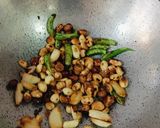 A picture of step 1 of Spicy Paneer Thecha.