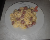 Foto del paso 4 de la receta: Tortellini tres quesos con nata y salchichas