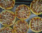 Foto langkah ke 7 dari resep Pizza mini.