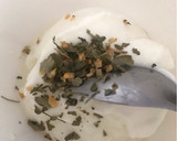 Foto del paso 3 de la receta: Merluza a la plancha con salsa blanca y setas chinas