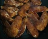 Foto langkah ke 3 dari resep Honey Spicy Chicken Wings.