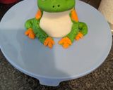 A picture of step 6 of Frog cake 🐸.