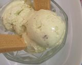 A picture of step 3 of Pistta crunch ice cream.