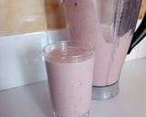 A picture of step 4 of Easter special milkshake.