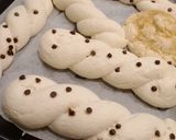 Foto del passaggio 3 della ricetta Treccine con lo zucchero senza glutine