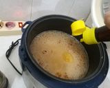 Foto langkah ke 4 dari resep Nasi Ayam Rice Cooker.