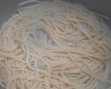 Foto del paso 2 de la receta: Fideos con salsa de salchicha de Viena