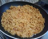 Foto langkah ke 3 dari resep Omelet mie instan.
