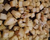 Foto del paso 3 de la receta: Cubos de carne con ajo y papas