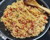 Foto del paso 5 de la receta: Falsas migas de cuscús con verdura su chorizo y brochetas de langostinos con piña