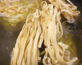 Tagliatelle ai finferli e zafferano recipe step 3 photo