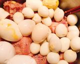 Hình bước làm 1 của món Thịt kho trứng rịu cùng lá chuối