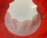 Foto del paso 3 de la receta: Gelatina con fruta de temporada encapsulada, con gelatina de limón con leche