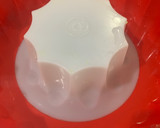 Foto del paso 3 de la receta: Gelatina con fruta de temporada encapsulada, con gelatina de limón con leche