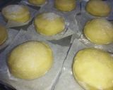 Foto langkah ke 2 dari resep Donat Vla Matcha.
