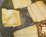 Foto del paso 5 de la receta: Bacalao Skrei con patatas paja y salsa de tomate