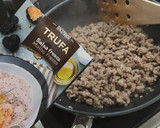 Foto del paso 5 de la receta: Pimientos rellenos de carne con salsa de trufa. 🫑🌶️